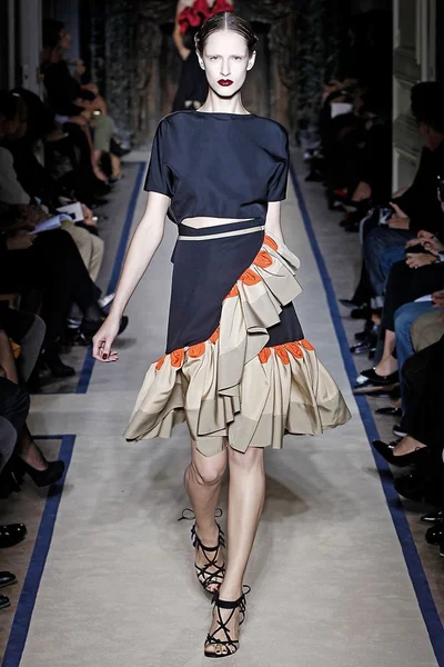 Look 15